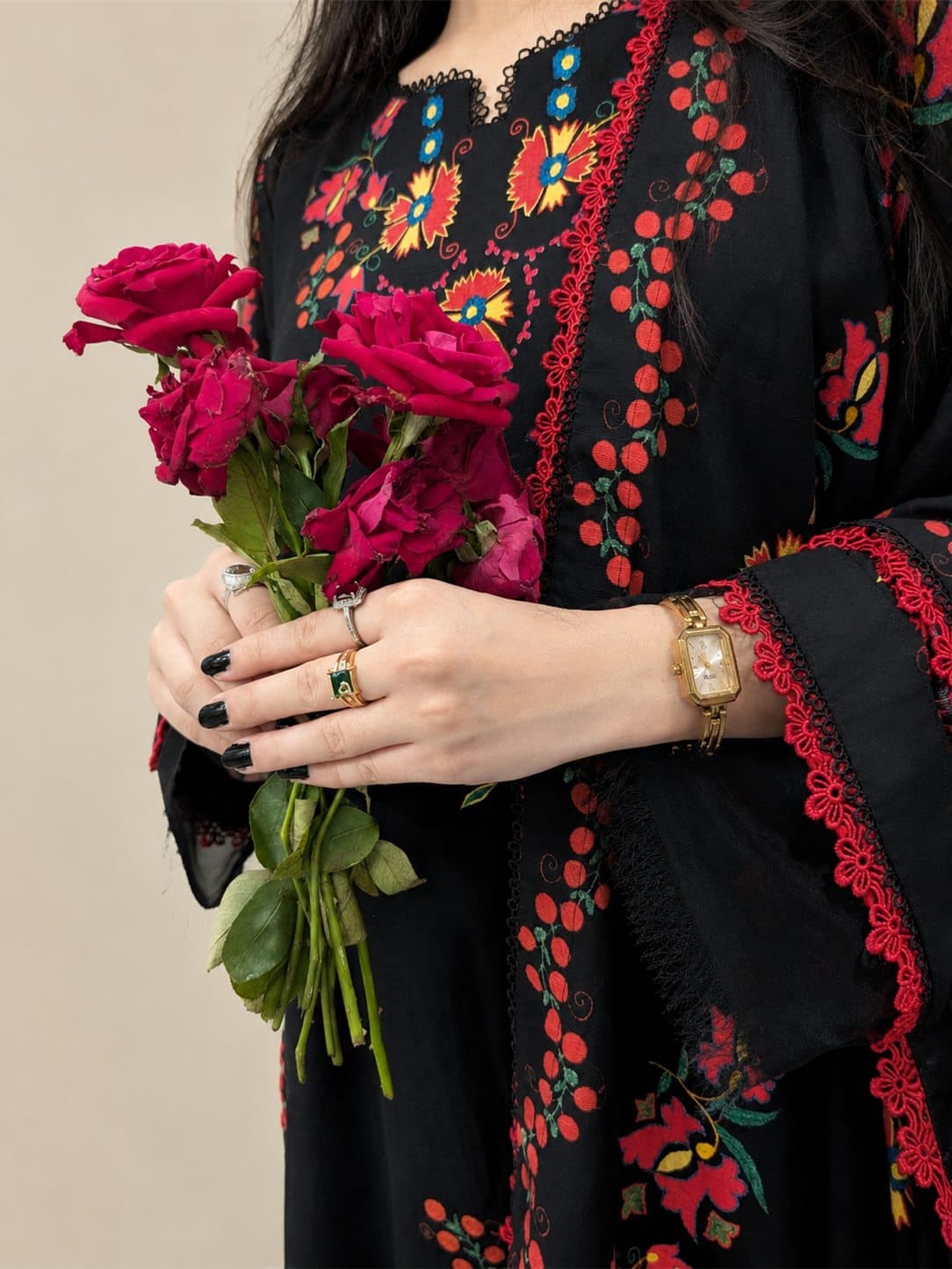 Flora in Black, photo 4