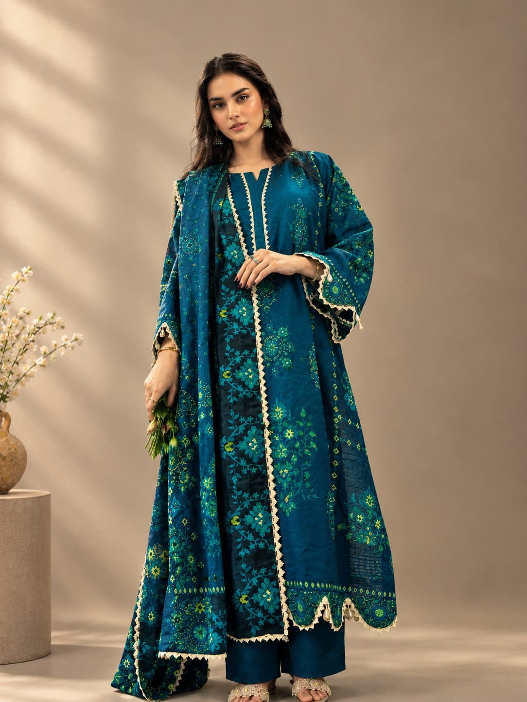 Flora in Midnight Blue, photo 2